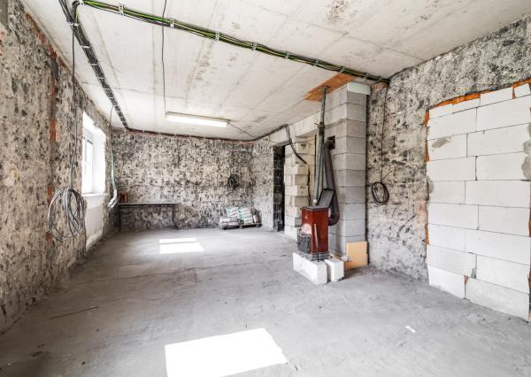 VÝRAZNE ZNÍŽENÁ CENA - Na predaj rozostavaný rodinný dom s veľkým pozemkom vo Vyšnom Kelčove