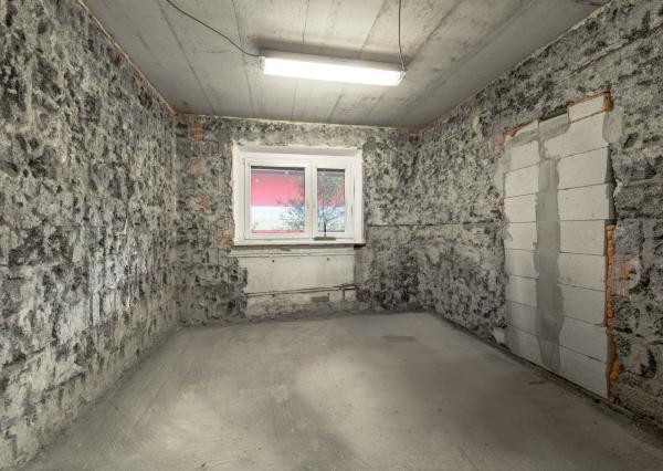 VÝRAZNE ZNÍŽENÁ CENA - Na predaj rozostavaný rodinný dom s veľkým pozemkom vo Vyšnom Kelčove