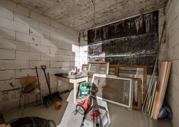 VÝRAZNE ZNÍŽENÁ CENA - Na predaj rozostavaný rodinný dom s veľkým pozemkom vo Vyšnom Kelčove