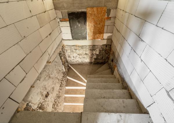 VÝRAZNE ZNÍŽENÁ CENA - Na predaj rozostavaný rodinný dom s veľkým pozemkom vo Vyšnom Kelčove