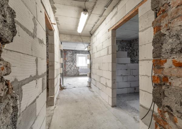 VÝRAZNE ZNÍŽENÁ CENA - Na predaj rozostavaný rodinný dom s veľkým pozemkom vo Vyšnom Kelčove