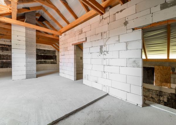 VÝRAZNE ZNÍŽENÁ CENA - Na predaj rozostavaný rodinný dom s veľkým pozemkom vo Vyšnom Kelčove