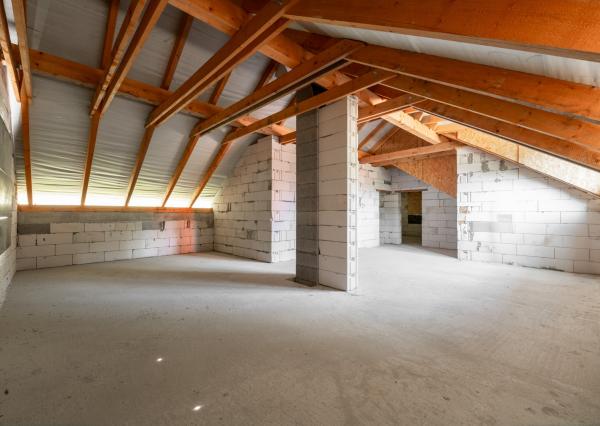 VÝRAZNE ZNÍŽENÁ CENA - Na predaj rozostavaný rodinný dom s veľkým pozemkom vo Vyšnom Kelčove