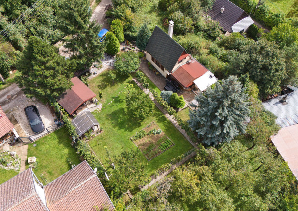 Na predaj celoročný záhradný dom v Čachticiach