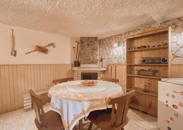 Na predaj celoročný záhradný dom v Čachticiach