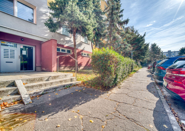 Na prenájom 4-izbový byt v Podunajských Biskupiciach