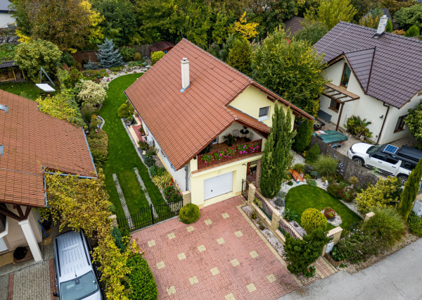 Na predaj 4-izbový rodinný dom s rozprávkovou záhradou v Hviezdoslavove