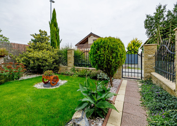 Na predaj 4-izbový rodinný dom s rozprávkovou záhradou v Hviezdoslavove