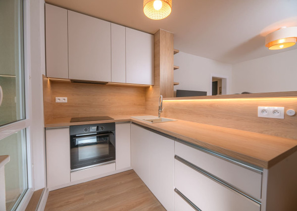 Na prenájom moderne zariadený 2-izbový byt s balkónom v Trenčíne