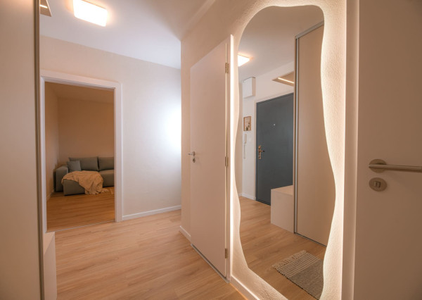 Na prenájom moderne zariadený 2-izbový byt s balkónom v Trenčíne