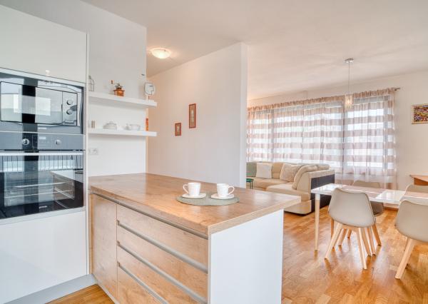 Na prenájom neštandardný 3-izbový byt Bratislava-Líščie Nivy