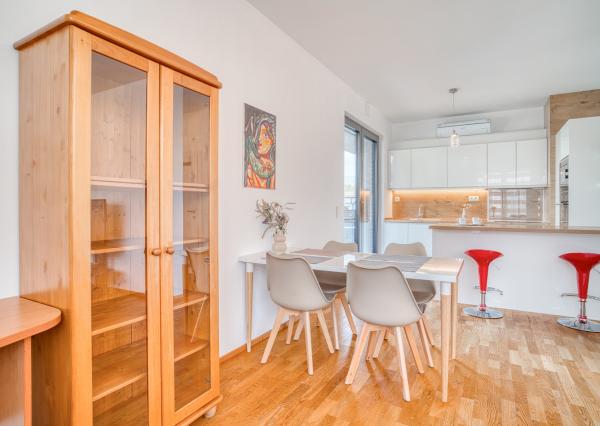 Na prenájom neštandardný 3-izbový byt Bratislava-Líščie Nivy