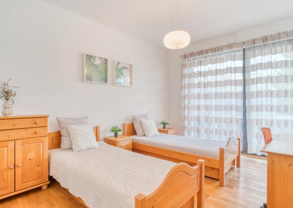 Na prenájom neštandardný 3-izbový byt Bratislava-Líščie Nivy