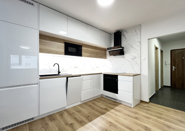 Na prenájom kompletne prerobený 2-izbový byt v Sučanoch