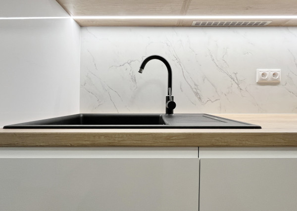 Na prenájom kompletne prerobený 2-izbový byt v Sučanoch