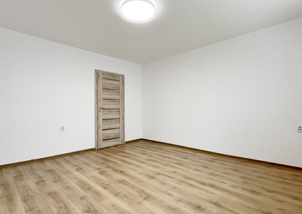 Na prenájom kompletne prerobený 2-izbový byt v Sučanoch