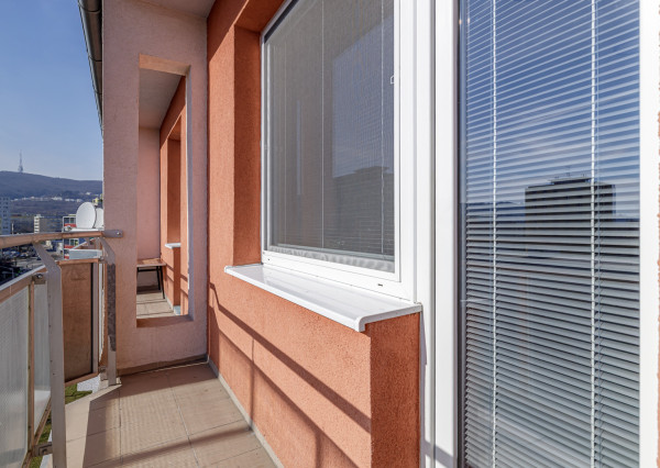 Na prenájom moderný 2-izbový byt v Bratislave - Riazanská