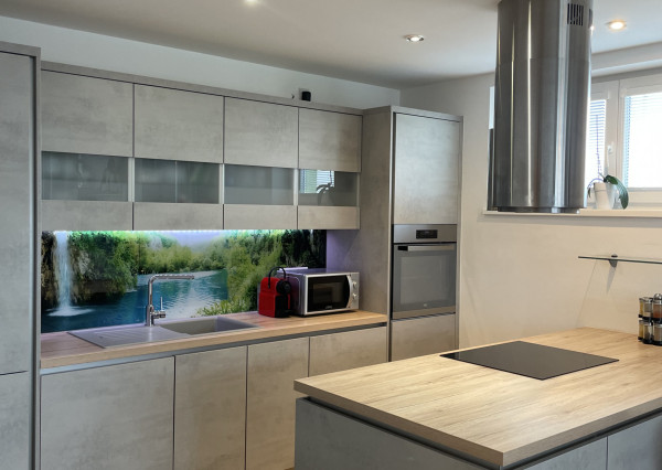 Na prenájom kompletne zariadený 2-izbový byt v obci Soblahov