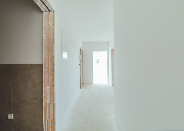 Na predaj skolaudovaný 3-izbový byt s vlastnou záhradou vo Veľkom Orvišti