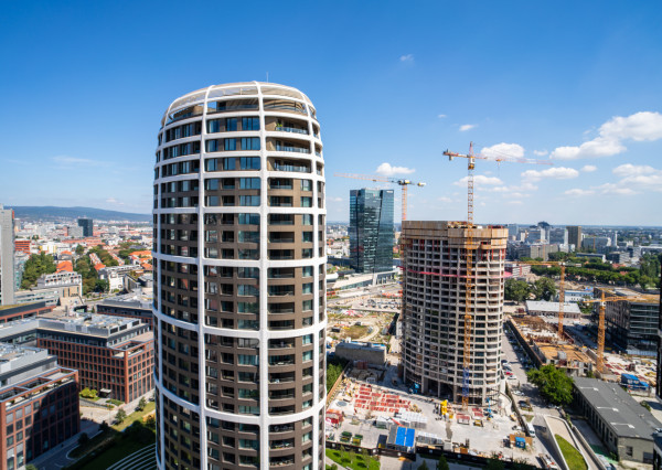 Na prenájom exkluzívny 2-izbový byt so šatníkom a panoramatickým výhľadom v projekte SKYPARK, Továrenská ulica