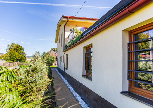 REZERVOVANÉ - Na predaj dom vhodný na podnikanie v Bzinciach pod Javorinou