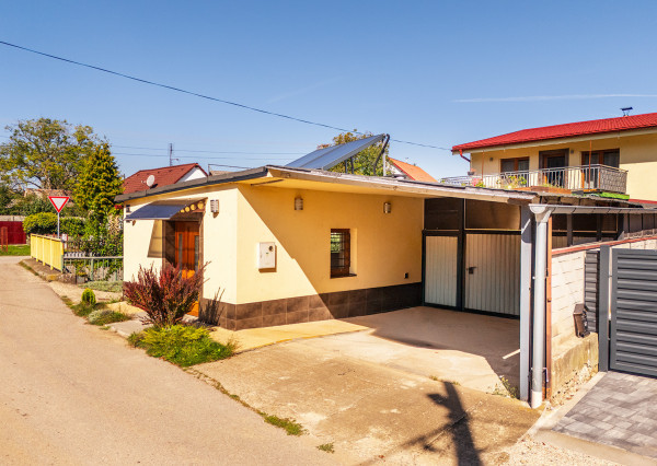 REZERVOVANÉ - Na predaj dom vhodný na podnikanie v Bzinciach pod Javorinou