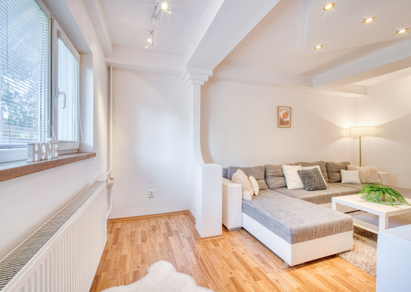 REZERVOVANÉ: Na predaj 2-izbový byt vo Veľkých Levároch