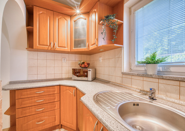 REZERVOVANÉ: Na predaj 2-izbový byt vo Veľkých Levároch