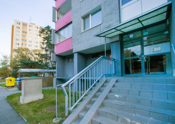 Na predaj štýlový 1-izbový  byt Bratislave-Dúbravka