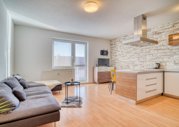 Na predaj priestranný 1-izbový byt v Miloslavove