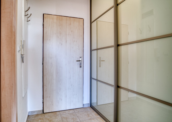 Na predaj priestranný 1-izbový byt v Miloslavove