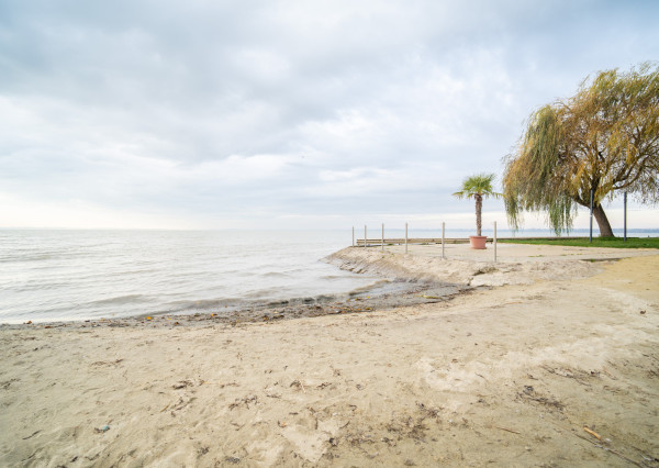 Na predaj stavebné pozemky na Balatone-Építési telek eladó.
