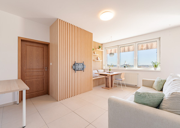 Na prenájom 2-izbový byt v centre Šamorína