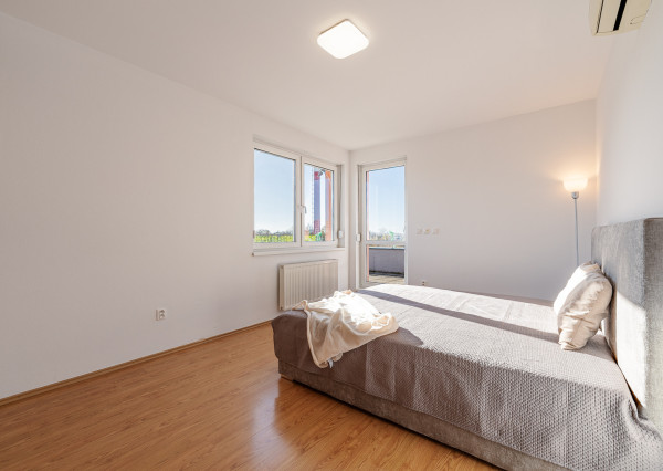 Na prenájom 2-izbový byt v centre Šamorína