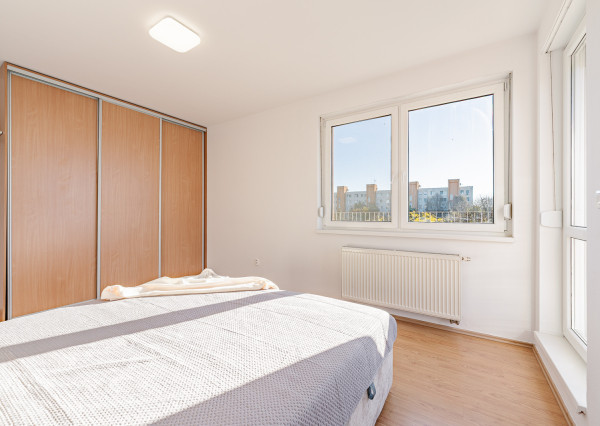 Na prenájom 2-izbový byt v centre Šamorína