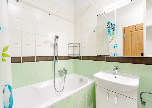 Na prenájom 2-izbový byt v centre Šamorína