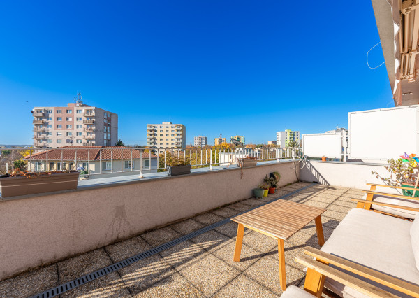 Na prenájom 2-izbový byt v centre Šamorína