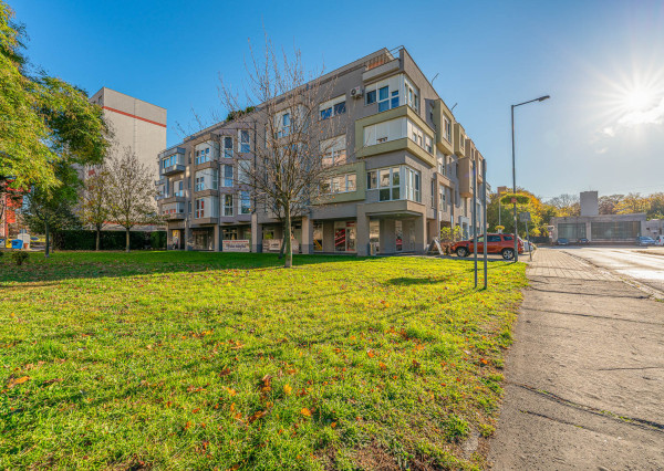 Na prenájom 2-izbový byt v centre Šamorína