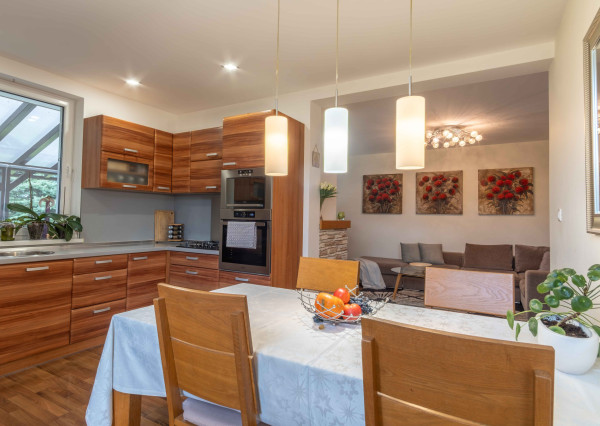 REZERVOVANÉ: Na predaj priestranný rodinný dom v pokojnej lokalite Hôrka