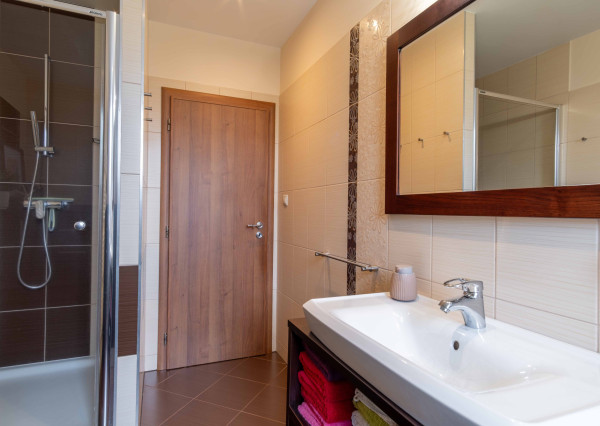 REZERVOVANÉ: Na predaj priestranný rodinný dom v pokojnej lokalite Hôrka