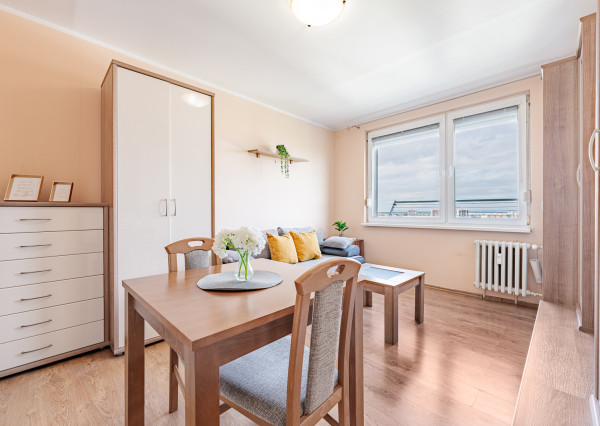 Na predaj čiastočne zariadená garsónka v Seredi