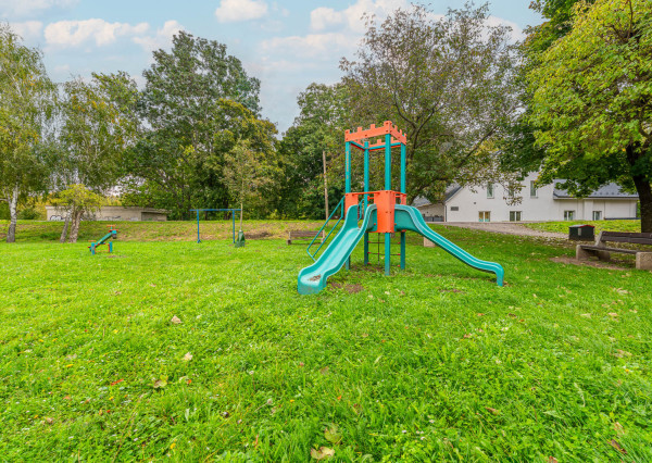 Na predaj čiastočne zariadená garsónka v Seredi