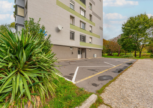 Na predaj čiastočne zariadená garsónka v Seredi