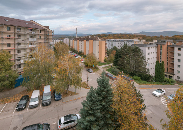Na prenájom moderne zariadený 2-izbový byt s balkónom v Trenčíne