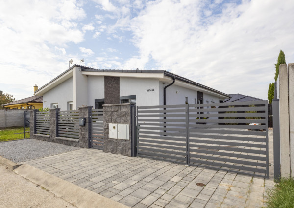 Na predaj štýlový 4-izbový rodinný dom v Hurbanovej Vsi