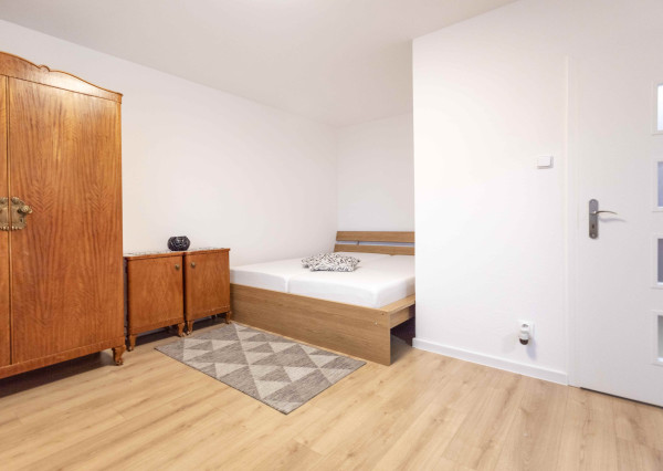 REZERVOVANÉ: Na prenájom 1-izbový byt v centre Šamorína