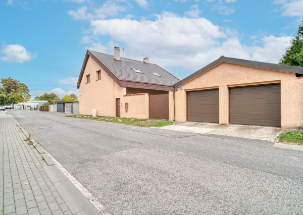 Na predaj 5-izbový rodinný dom – Bratislava, Vrakuňa