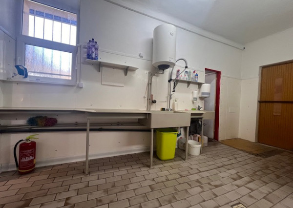 Na predaj budova na podnikateľský účel v Omšení - Trenčianske Teplice