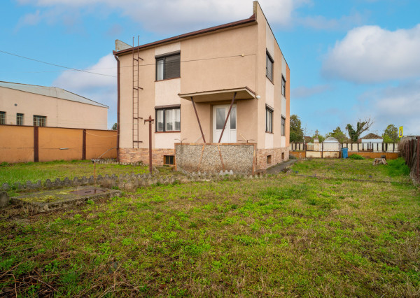 Na predaj 5-izbový rodinný dom Veľké Leváre