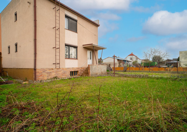 Na predaj 5-izbový rodinný dom Veľké Leváre